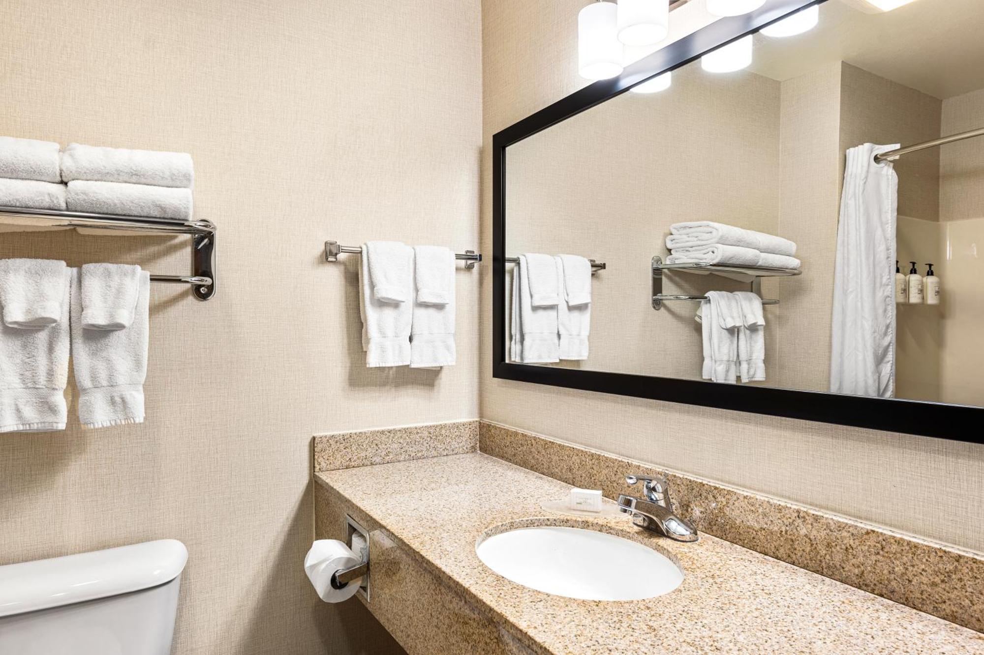 Boarders Inn & Suites By Cobblestone Hotels - Shawano Eksteriør billede