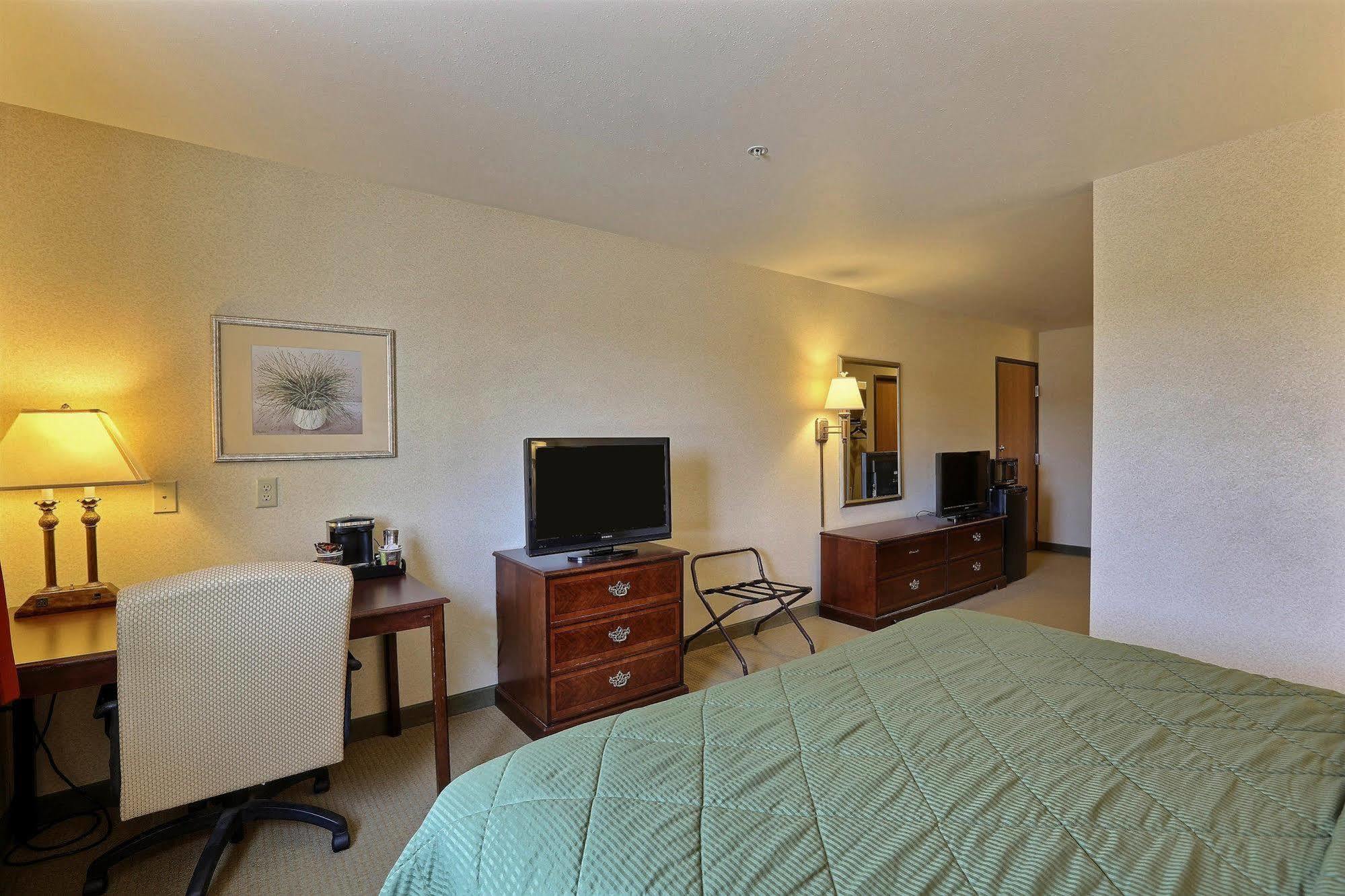 Boarders Inn & Suites By Cobblestone Hotels - Shawano Eksteriør billede