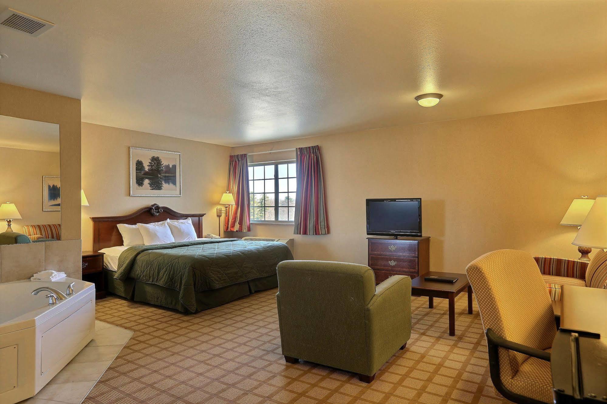 Boarders Inn & Suites By Cobblestone Hotels - Shawano Eksteriør billede